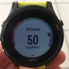 Montre Garmin affichant un résultat de test VMA : VO2max 50, "Supérieur".