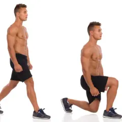 Un homme musclé fait des fentes pour travailler son fessier. Il est montré dans deux positions : debout et en position basse.