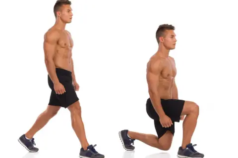 Un homme musclé fait des fentes pour travailler son fessier. Il est montré dans deux positions : debout et en position basse.