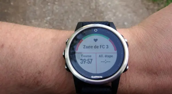 Montre Garmin affichant une course de 39:57 en zone FC 3, parfait pour l'endurance fondamentale.