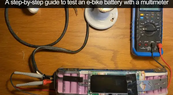 Multimètre connecté à une batterie de vélo électrique pour tester son état. Guide pour comment tester une batterie de vélo électrique.