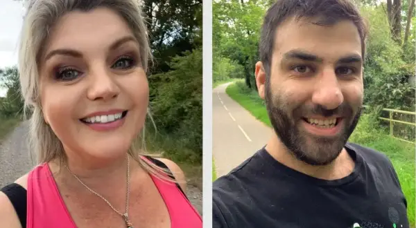 Deux sourires radieux sur un chemin de campagne. Elle, en rose, avec un collier croix. Lui, en noir, sur une route bordée d'arbres. 10000 pas en temps.