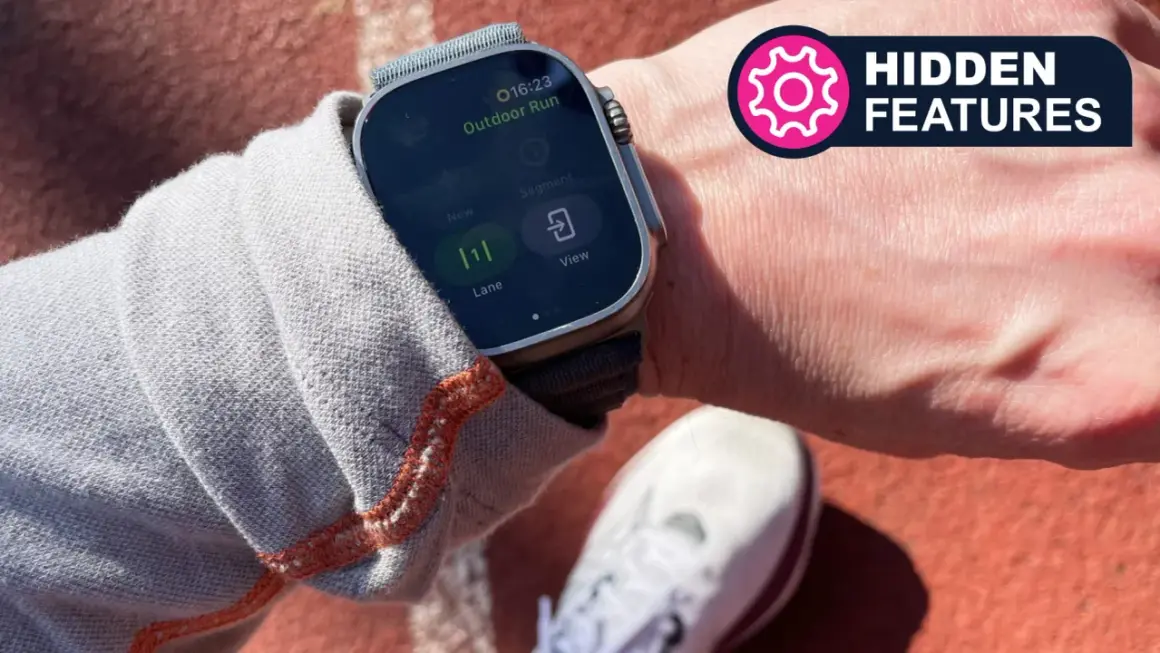 Une Apple Watch affiche l'option "Outdoor Run" pour une course à pied. La montre est portée au poignet, prête pour l'activité.