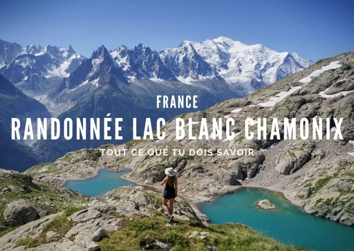 Vue panoramique d'une femme admirant la randonnée Lac Blanc Chamonix, avec des lacs turquoise et des montagnes enneigées en arrière-plan.