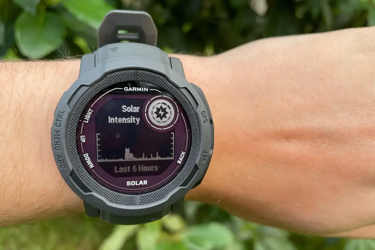 Montre Garmin affichant l'intensité solaire sur les 6 dernières heures. Ce fichier fit est parfait pour suivre votre exposition au soleil.