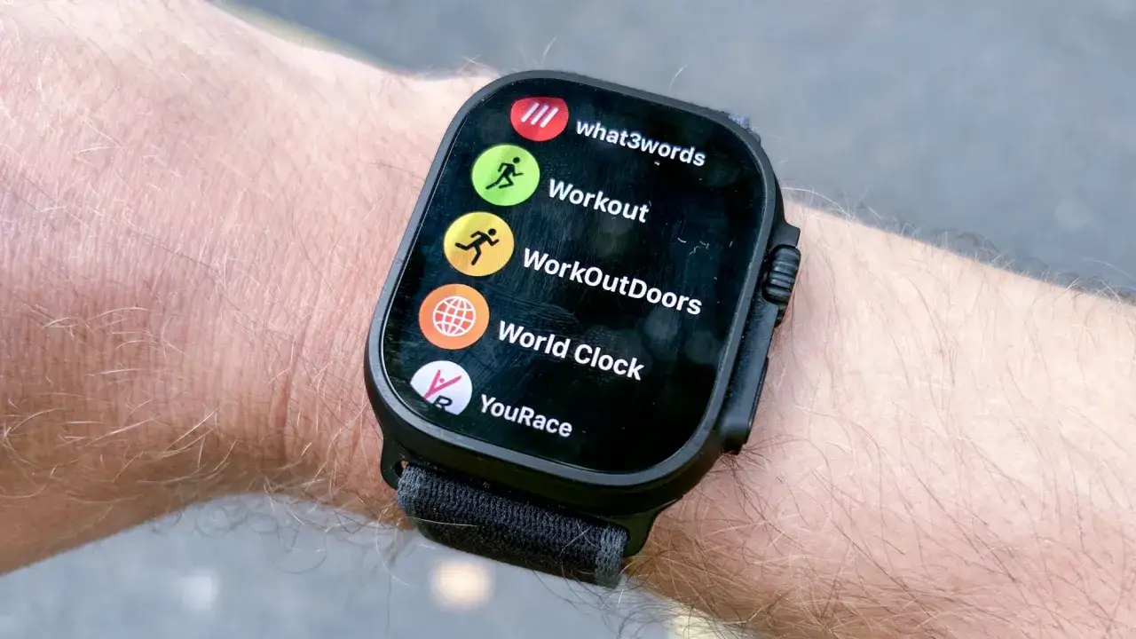 Une Apple Watch affiche le menu 