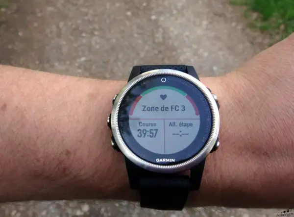 Montre Garmin affichant une course de 39:57 en zone FC 3, parfait pour l'endurance fondamentale.